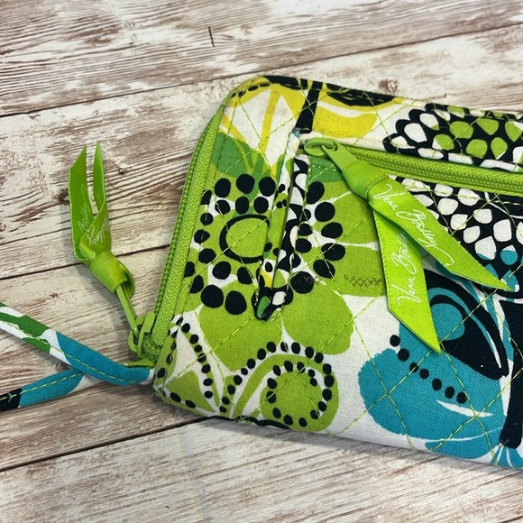 Vera Bradley Limes Up Clutch Wallet Wristlet Neon Floral Pattern Like New - Picture 4 of 13
